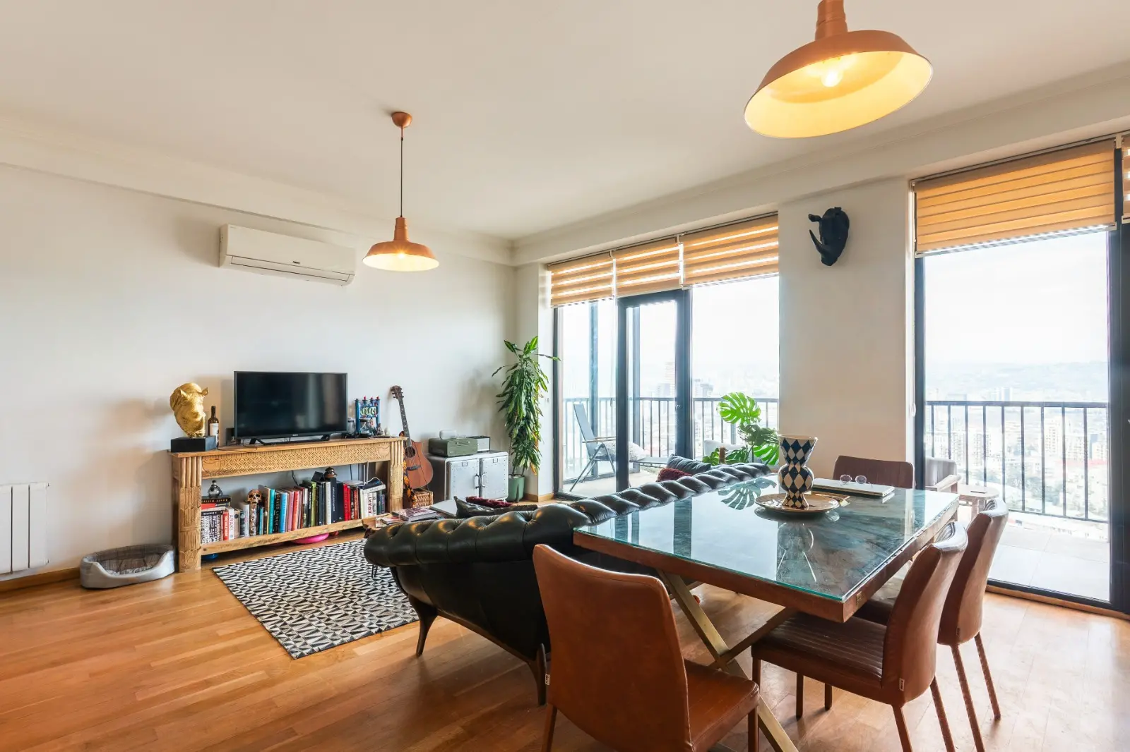 1600